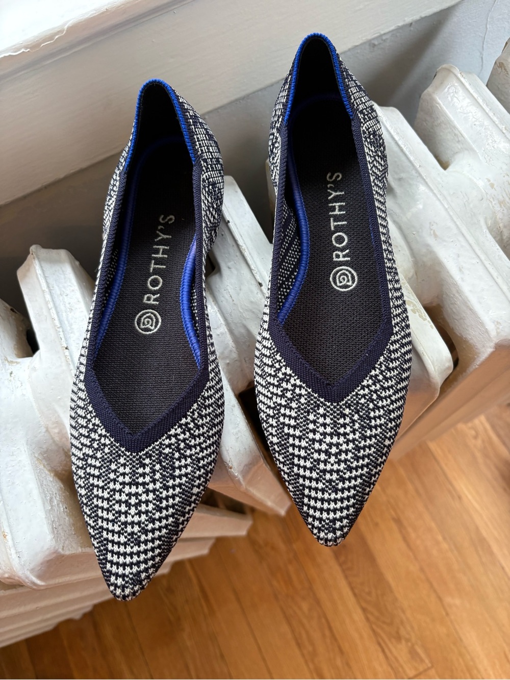 Rothy's Point in Navy Houndstooth Like New